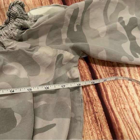 Women’s Vintage Havana Camo Bell Sleeve Crop Top Size M - Picture 4 of 6